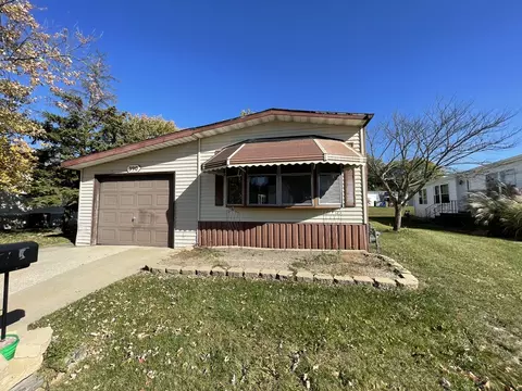 390 S Windmere Cir, Matteson, IL 60443