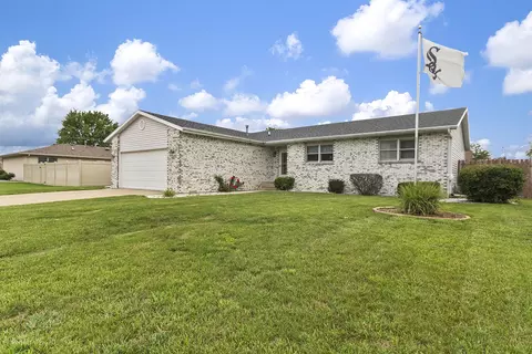 736 Monroe St, Bradley, IL 60915