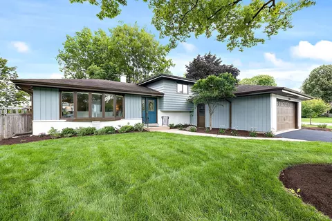 1011 E Bailey Rd, Naperville, IL 60565