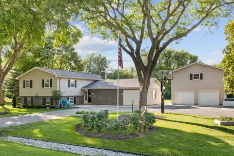 39 W560 Hemlock Dr, Saint Charles, IL 60175