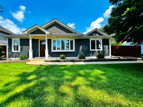 7936 W 99th St, Hickory Hills, IL 60457