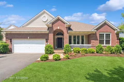 551 N Prairie Ln, Lake Zurich, IL 60047