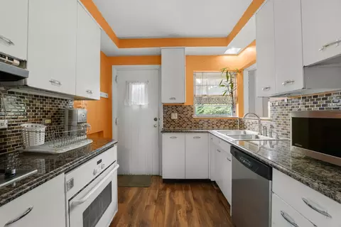 816 Brook St, Elgin, IL 60120 photo 9
