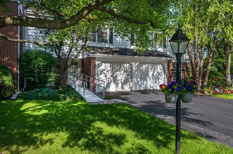 249 Essex Pl, Wilmette, IL 60091