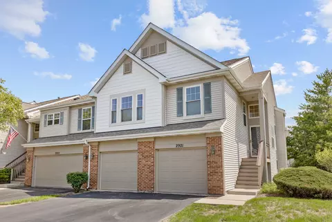 2921 Saganashkee Ln, Naperville, IL 60564