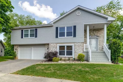 200 Lowell Pl, Vernon Hills, IL 60061