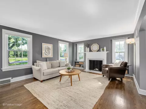 626 E Indiana St, Wheaton, IL 60187 photo 3