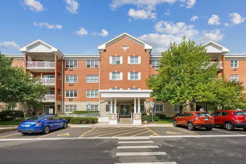 1220 Depot St #114, Glenview, IL 60025
