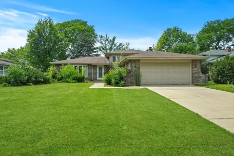 7622 Stratford Pl, Darien, IL 60561