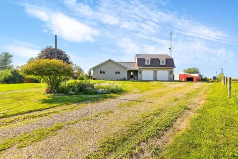 4201 Rock Creek Rd, Waynesville, IL 61778