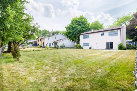131 S Berteau Ave, Bartlett, IL 60103 photo 3