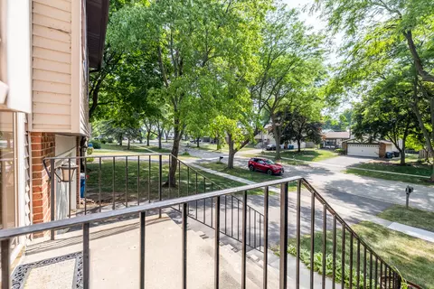 131 S Berteau Ave, Bartlett, IL 60103 photo 2