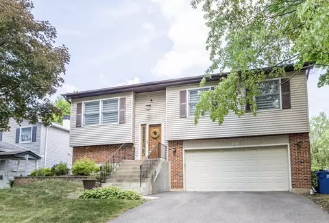 131 S Berteau Ave, Bartlett, IL 60103