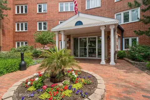 6701 N Milwaukee Ave #210, Niles, IL 60714