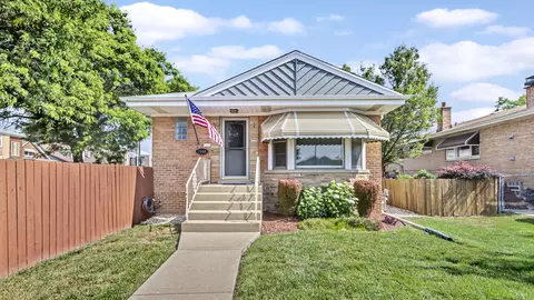 7144 W Arthur Ave, Chicago, IL 60631