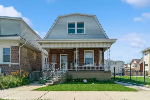 4921 W Warwick Ave, Chicago, IL 60641