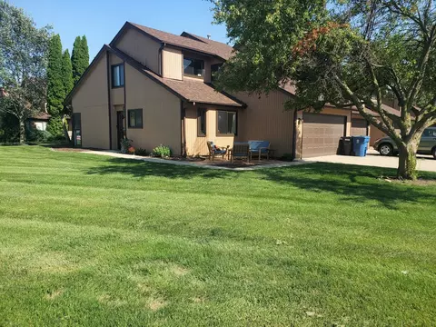 1229 Lakewood Dr #D, Morris, IL 60450