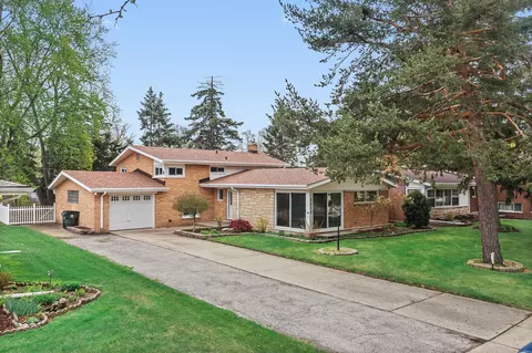 1215 Euclid Ave, Arlington Heights, IL 60004