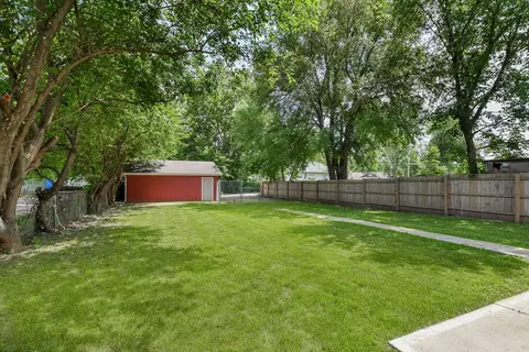 1046 5th St, Aurora, IL 60505 photo 6