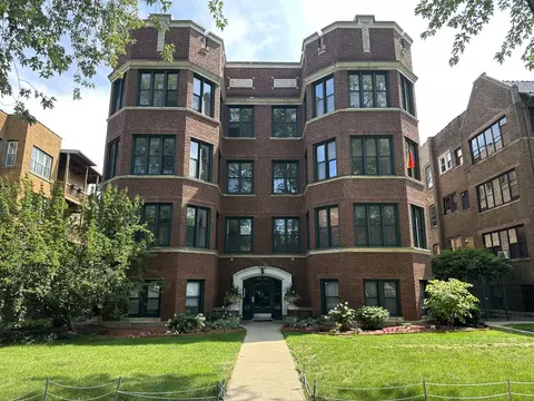 1327 W Greenleaf Ave #1W, Chicago, IL 60626