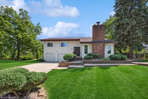 102 Langton Dr, Bloomingdale, IL 60108