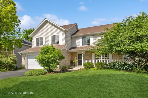 4027 Schillinger Dr, Naperville, IL 60564