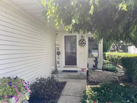803 Heather Ln, Ottawa, IL 61350 photo 2