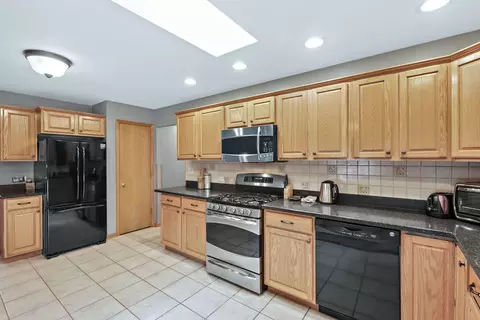 722 Harrison Ct, Crete, IL 60417 photo 5