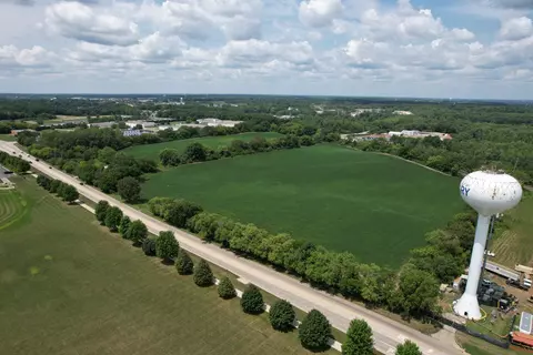 View/Area - 3712 Three Oaks Rd, Cary, IL 60013 photo 4 of 12