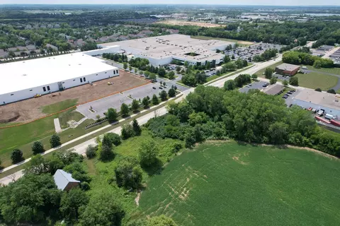 View/Area - 3712 Three Oaks Rd, Cary, IL 60013 photo 10 of 12