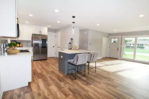 435 Mohave St, Hoffman Estates, IL 60169 photo 4