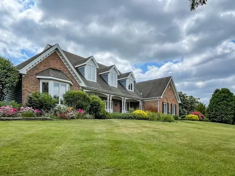 29 W350 Oak Knoll Rd, West Chicago, IL 60185