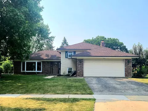 1922 Manor Ln, Mundelein, IL 60060