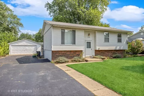 338 Idlewood Dr, Bolingbrook, IL 60440