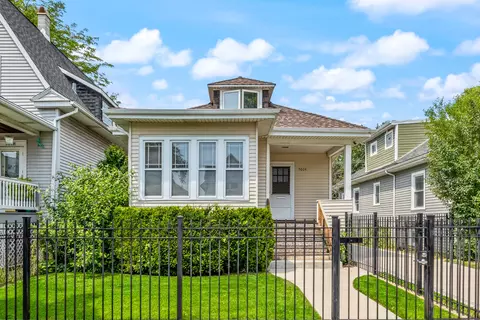 5004 W Eddy St, Chicago, IL 60641