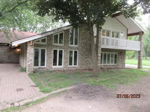 2115 Highwood Rd, Mchenry, IL 60051