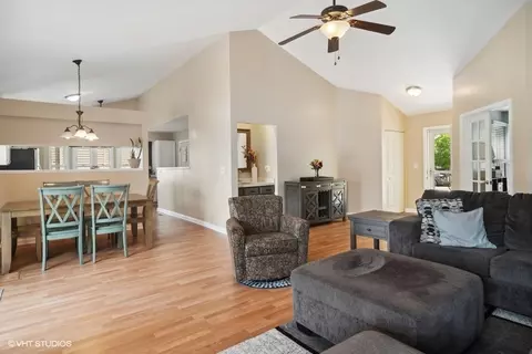 2110 Savannah Rd, Elgin, IL 60123 photo 5