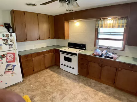 213 E Williams St, Dwight, IL 60420 photo 2