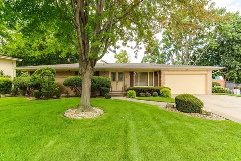 6736 W Shiawassie Dr, Palos Heights, IL 60463