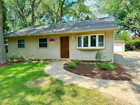 25198 W Carson Dr, Lake Villa, IL 60046