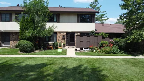 7339 Winthrop Way #6, Downers Grove, IL 60516