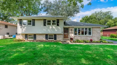 524 Michigan Ave, South Elgin, IL 60177