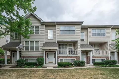 675 Pheasant Trl #675, Saint Charles, IL 60174