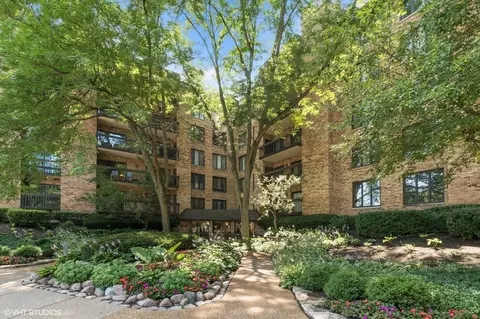 1740 Mission Hills Rd #511, Northbrook, IL 60062