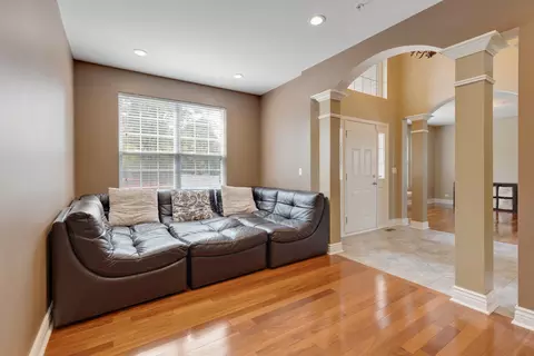 5740 Providence Dr, Hoffman Estates, IL 60192 photo 11