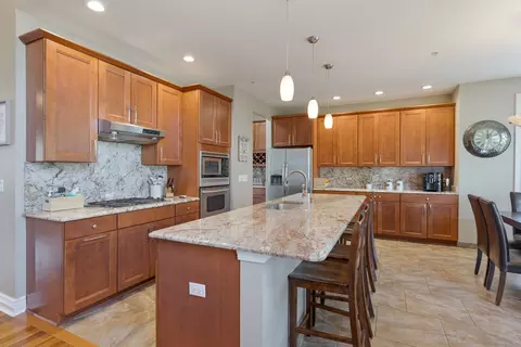 5740 Providence Dr, Hoffman Estates, IL 60192 photo 7