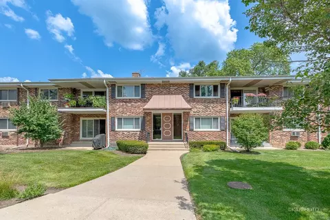 43 N Main St #14, Glen Ellyn, IL 60137