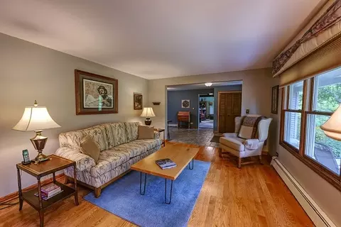 100 Valley Dr, Oakwood Hills, IL 60013 photo 4