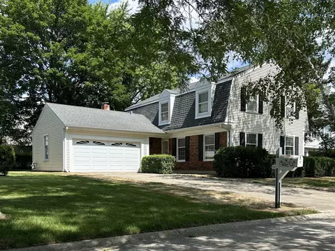 10 Warrington Rd, Vernon Hills, IL 60061