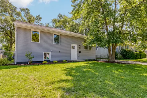 415 Kingston Dr, Romeoville, IL 60446